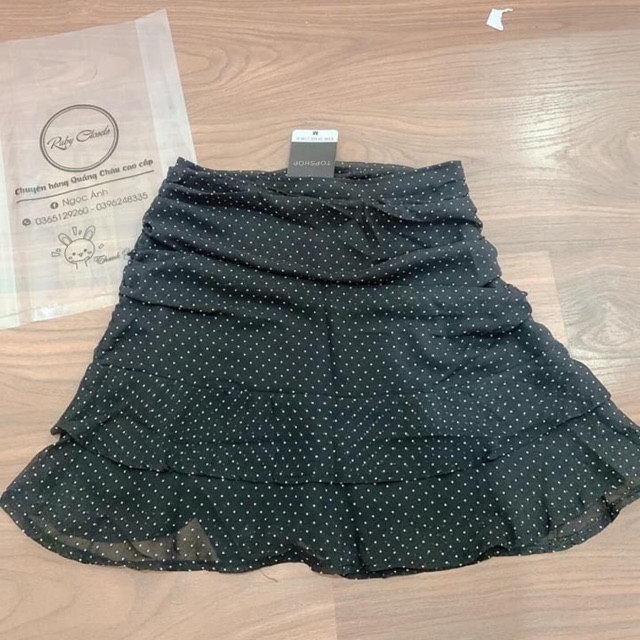 Chân váy chấm bi