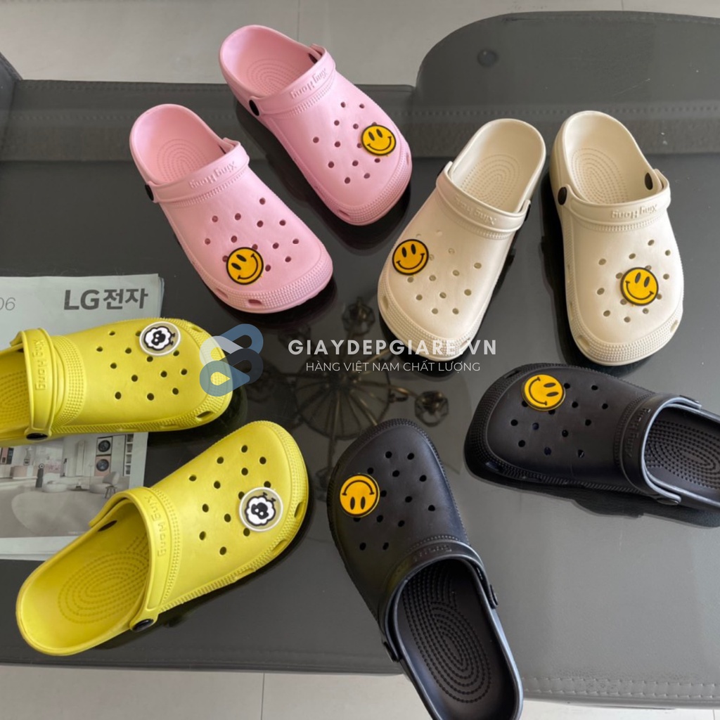 Dép Sục Nam Nữ Crocs Dán Sticker Mặt Cười Phong Cách StreetStyle Năng Động Trẻ Trung - Giaydepgiare88.vn