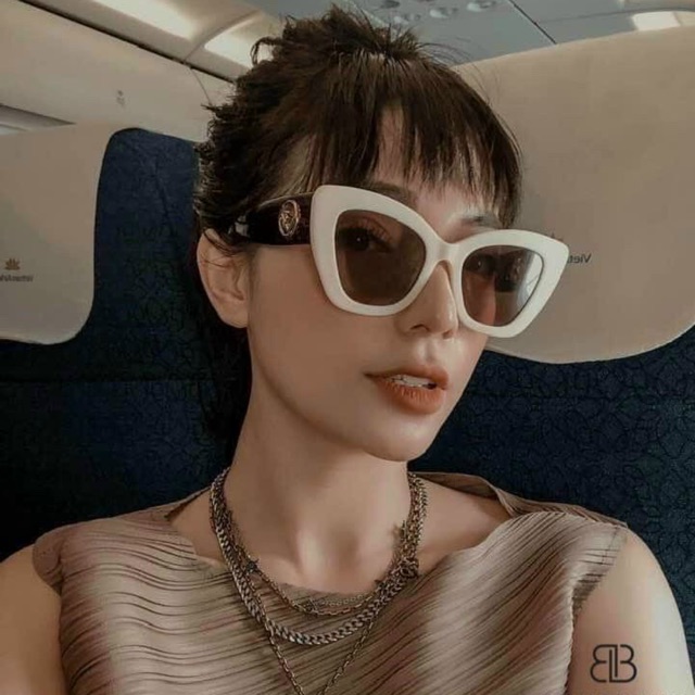 Fendi mắt mèo trắng