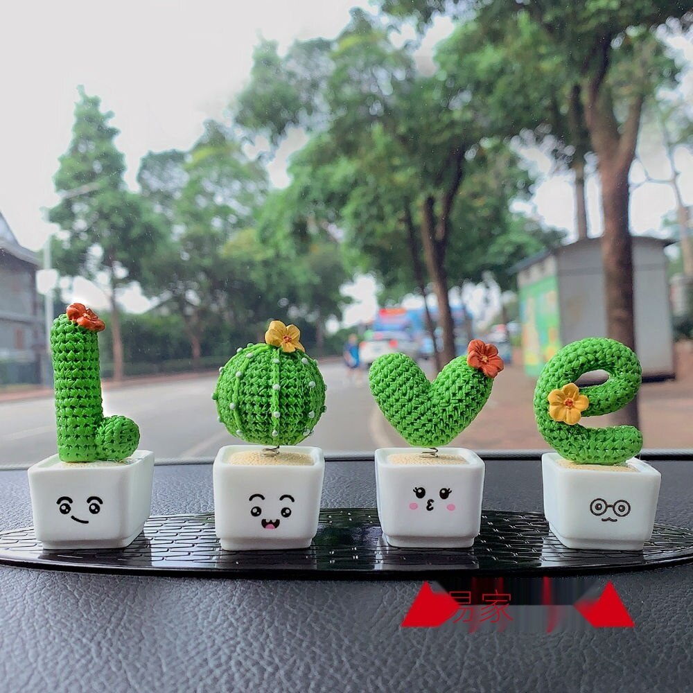 Chậu cây xương rồng mini dễ thương trang trí xe hơi