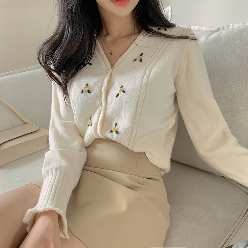 Hàng Sẵn_Áo len nữ nút ngọc thêu hoa nhỏ áo dệt kim Hàn Quốc form dáng rộng