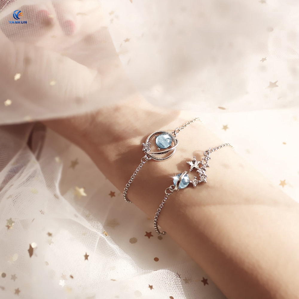 Vòng đeo tay kim loại họa tiết các hành tinh độc đáo