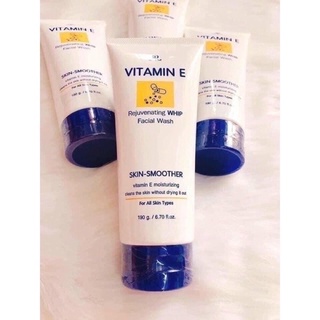 Sữa rửa mặt Vitamin E Thái