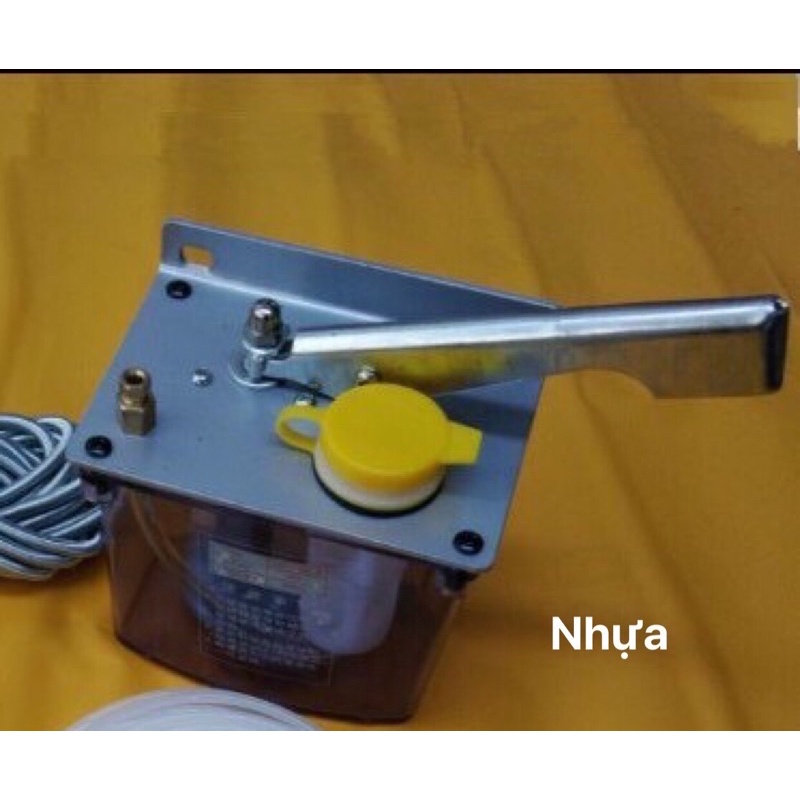 Bình bơm dầu nhựa lắp máy CNC