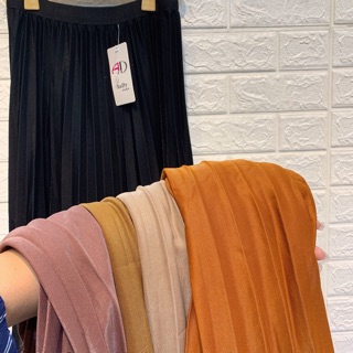 Chân váy xếp ly dáng dài