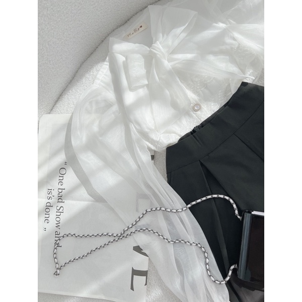SET ÁO CROPTOP TRẮNG THẮT NƠ NGỰC + QUẦN SHORT ĐEN XẾP LY