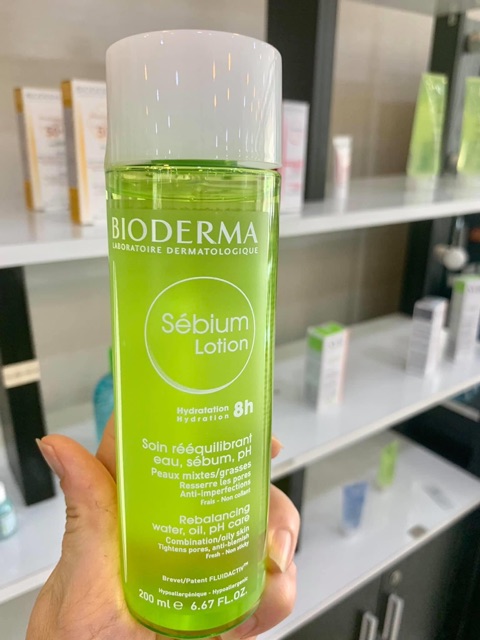 Nước hoa hồng dành cho da dầu nhờn mụn Bioderma sebium lotion 200ml