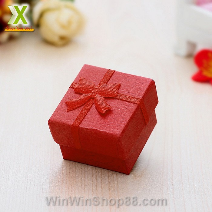 Hộp quà nhỏ đựng nhẫn và trang sức có nơ thiết kế phong cách cao cấp sang trọng - Winz.vn