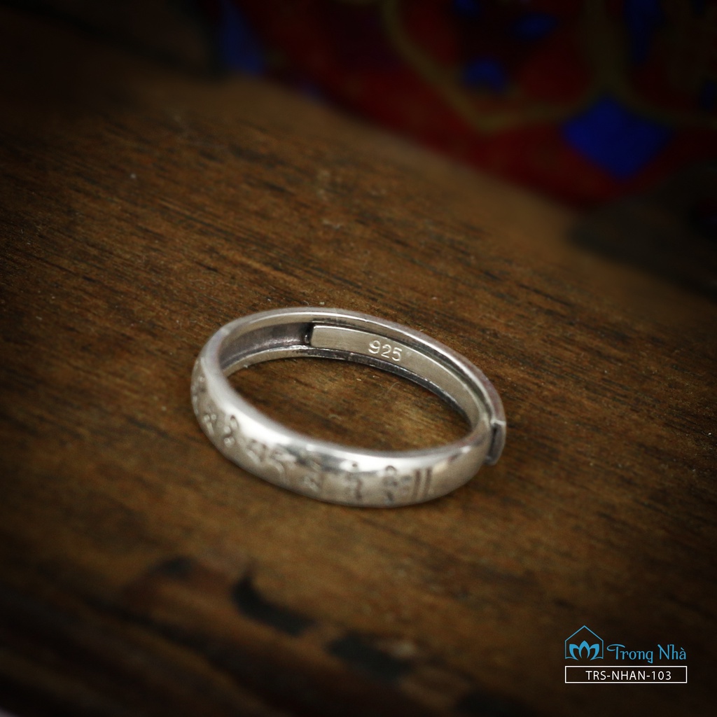 Nhẫn khắc Om Mani Padme Hum tiếng Tạng  - Trang sức Bình An - Trong Nhà