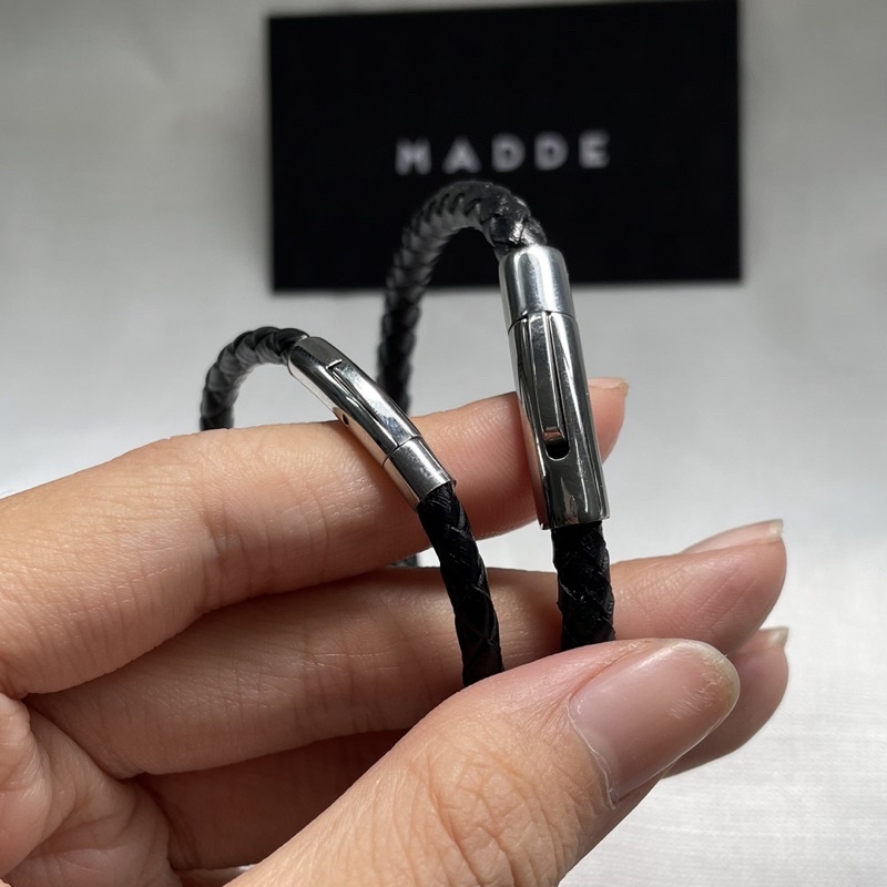 Leather bracelet / vòng tay da khóa titan MADDE