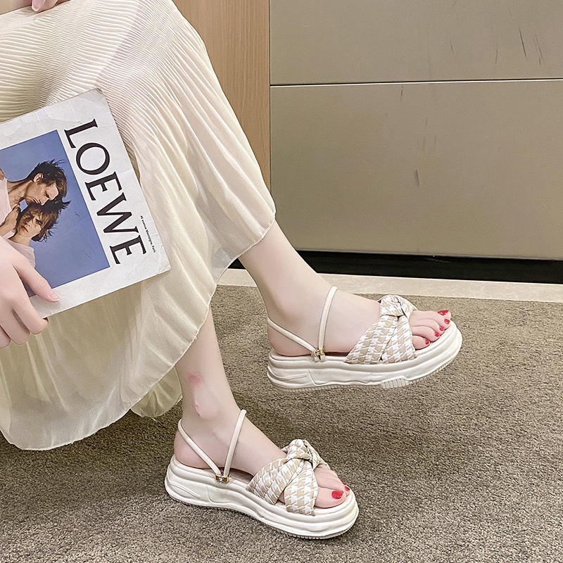 Xăng đan Đế Bằng Hai Cách Mang Thoải Mái Thời Trang Hàng Mới Dành Cho Bạn Nữ