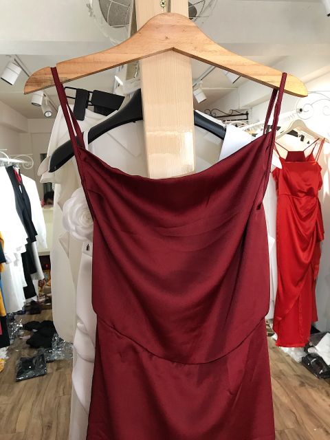 ĐẦM LỤA HAI DÂY HỞ LƯNG SIÊU XINH - ẢNH THẬT NHÉ - GOLD DRESS | BigBuy360 - bigbuy360.vn