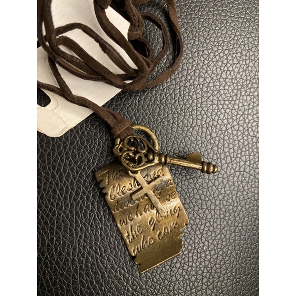 Dây chuyền mặt chữ thập, chìa khoá