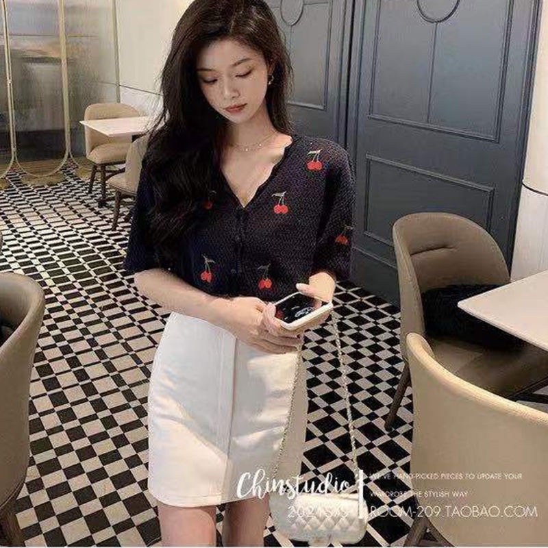 Áo Sweater Dệt Kim Thêu Hình Trái Cherry Xinh Xắn Cho Nữ