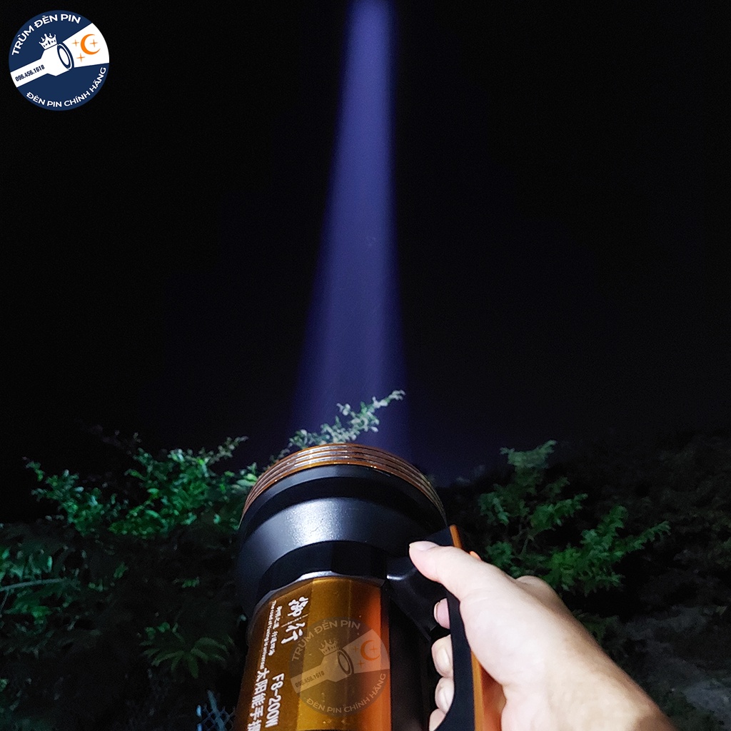 Đèn pin cầm tay siêu sáng 200W YUXING F8 LED Tích hợp năng lượng mặt trời, kèm tính năng sạc dự phòng cho điện thoại