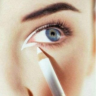 Chì kẻ viền mắt catrice màu trắng
