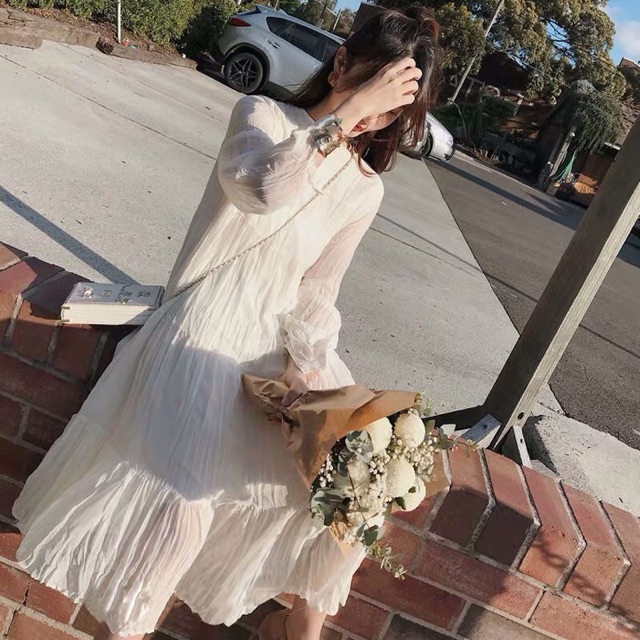 Set váy trắng suông dài tay và áo gile len set đồ thu đông cực xinh | BigBuy360 - bigbuy360.vn