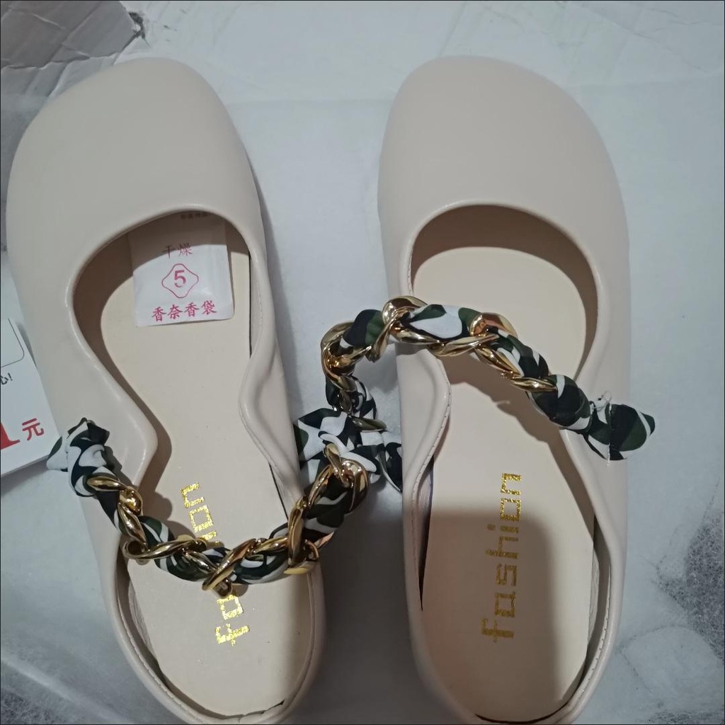 Giày sục nữ da trơn quai xích soắn vải nâu và be