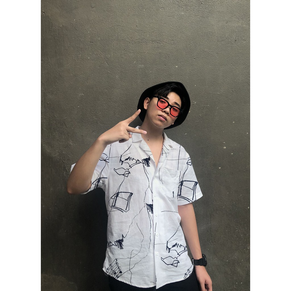 Áo sơ mi hoạ tiết tay ngắn phom unisex (bàn tay) | BigBuy360 - bigbuy360.vn