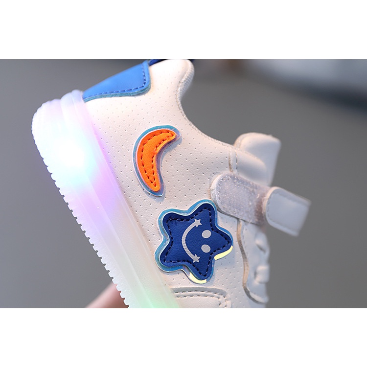 Giày Thể Thao Đế Mềm Siêu Nhẹ Thoáng Khí Có Đèn LED Thời Trang Hàn Quốc Cho Trẻ Em