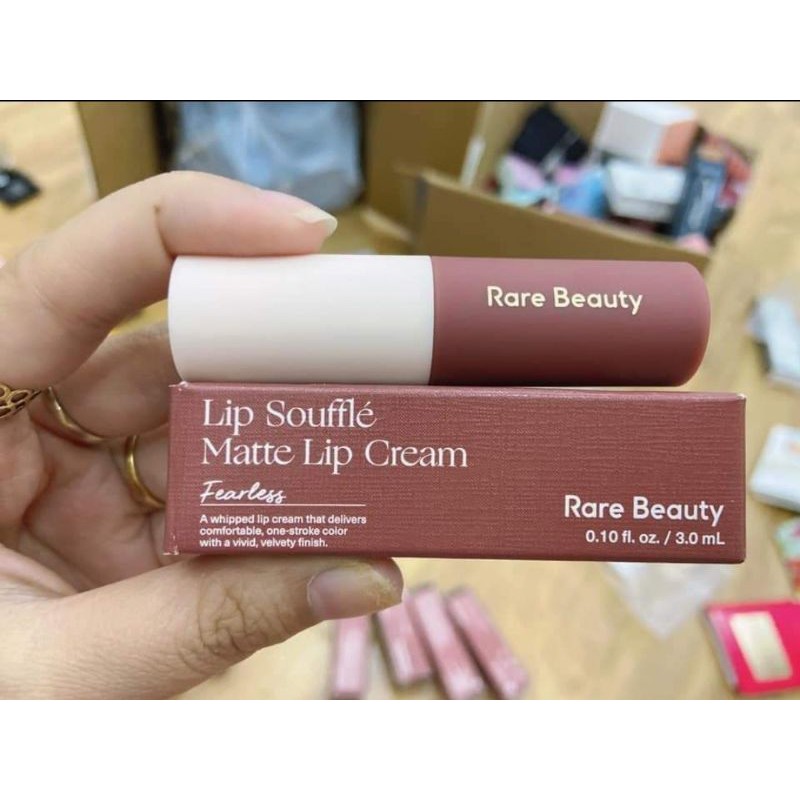 Son kem lì Rare Beauty