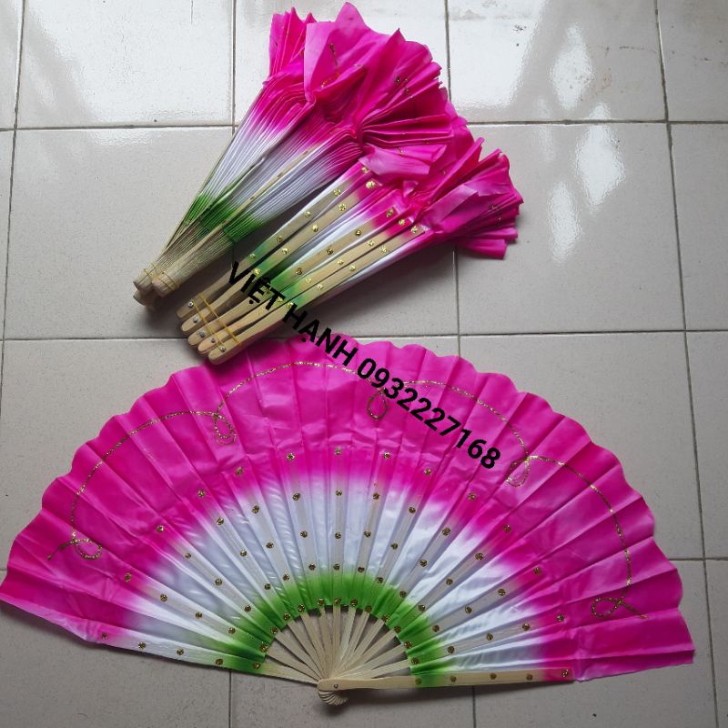Quạt múa 3 màu nan tre , đạo cụ biểu diễn , Hầu Đồng