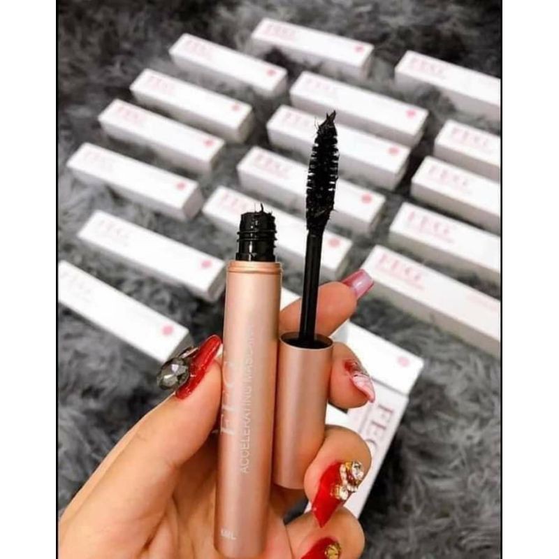 Mascara không lem không trôi không vón cục