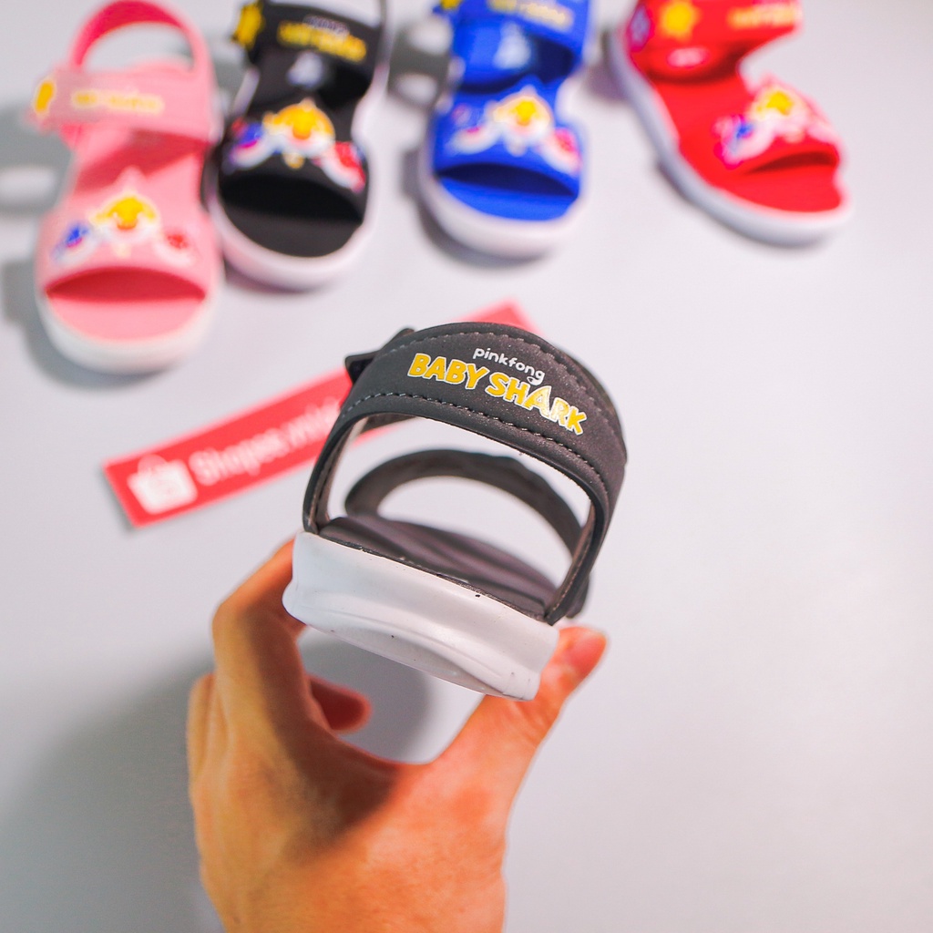 Giày sandal baby shark trẻ em siêu nhẹ mềm mại chống trượt