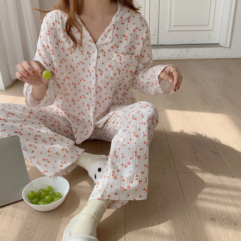 Bộ Đồ Ngủ 2 Món Áo Tay Dài Cổ V Cài Khuy Phối Quần Dài Dáng Rộng In Hoa Dễ Thương