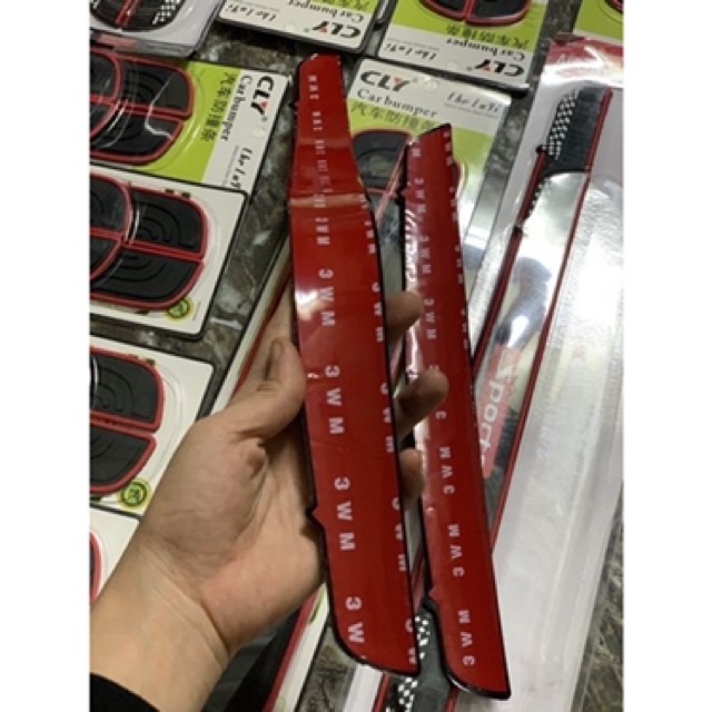 Nẹp bước chân cao su chống xước xe  - bộ 4 miếng cao su chống trơn trượt