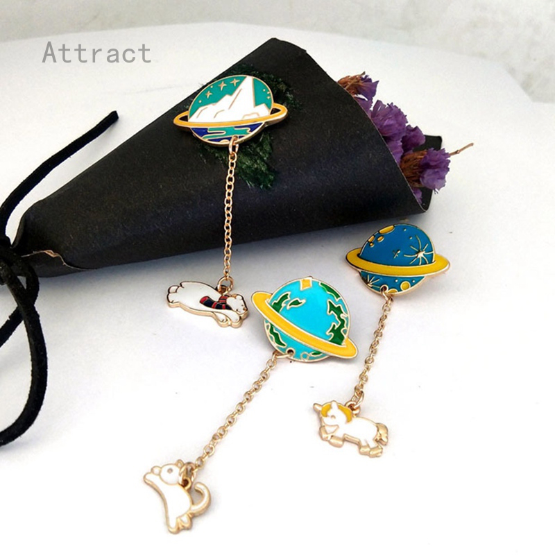 Attract Huy hiệu cài áo họa tiết hành tinh kèm tua rua dây xích hình động vật