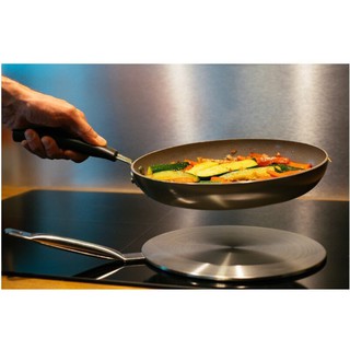 miếng lót bếp từ ESSEN giúp cho bạn có thể sử dụng được những loại nồi truyền thống (inox, nhôm, đồng, thuỷ tinh)