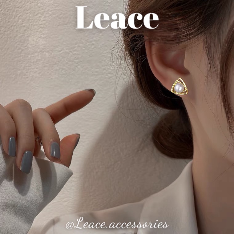 Bông tai khuyên tai tam giác rỗng đính ngọc ER015 Leace.accessories