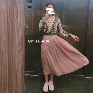 Chân váy midi xếp ly UNI màu hồng pastel