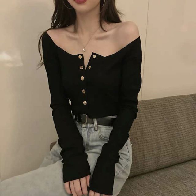 Trễ vai đen tay dài
