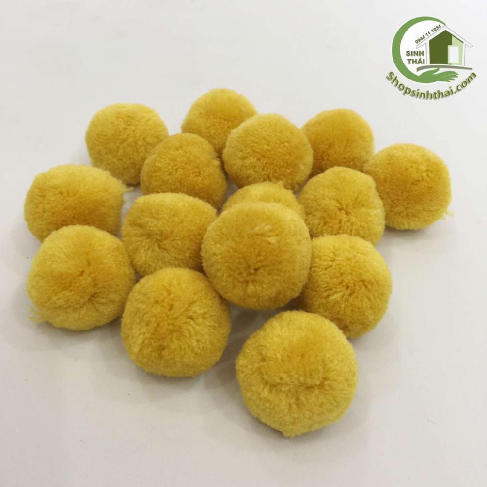 Ba cục bông len màu vàng