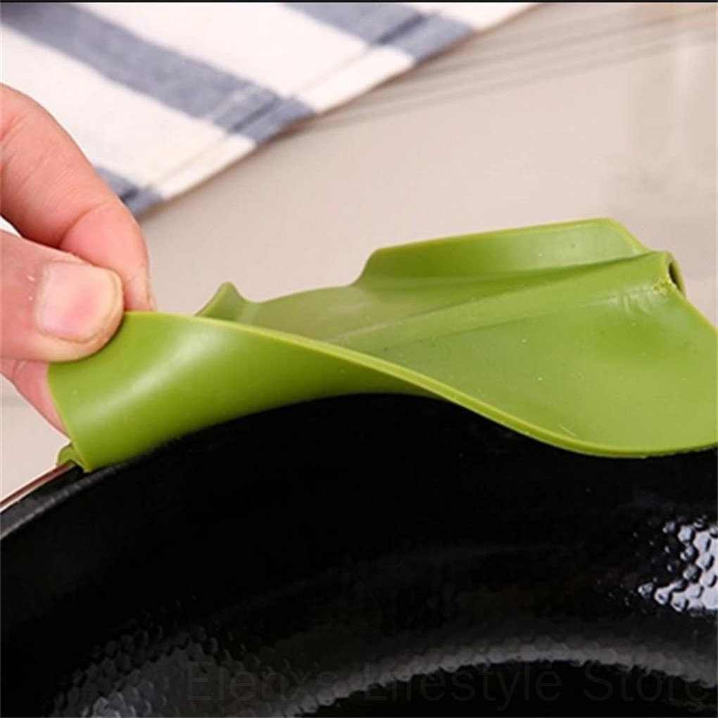 Phễu hỗ trợ đổ nước dùng từ nồi tiện lợi
