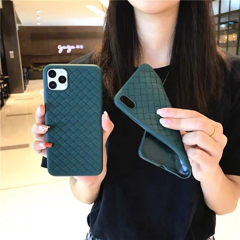 𝐂𝐨́ 𝐬𝐚̆̃𝐧 𝐜𝐡𝐨 𝐢𝐏𝐡𝐨𝐧𝐞 𝟏𝟐 Ốp lưng iphone tản nhiệt, ốp vân da cầm siêu chắc tay, thoáng máy