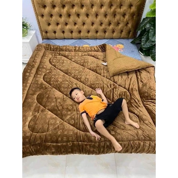 Chăn lông cừu họa tiết chữ vạn