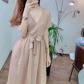 VÁY CHẤM BI XÒE CỔ V KÈM ĐAI