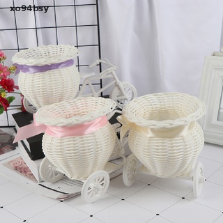 Giỏ hoa xe đạp ba bánh bằng mây trang trí tiệc cưới