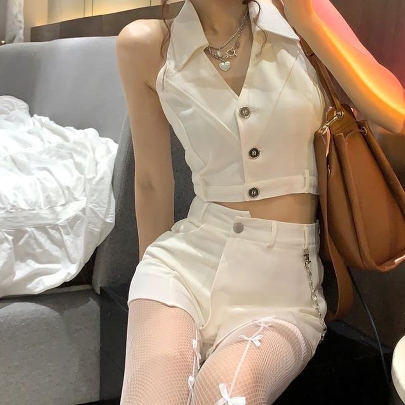 Bộ Áo Tank Top Cổ Chữ V + Quần Short Lệch Tà Thời Trang Cá Tính 2027
