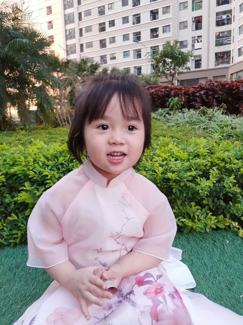 Áo dài cho bé gái xinh yêu
