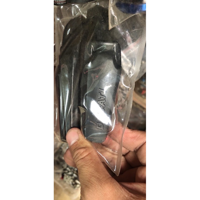 Gác chân DUCATI gắn cho các dòng xe yamaha-honda