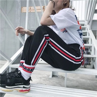  Quần jogger 3 sọc trắng đỏ