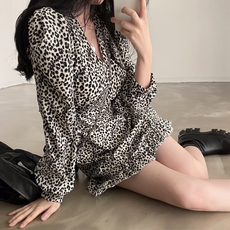 SET VÁY LIỀN CỔ V DÀI TAY VÀ ÁO KHOÁC DA DÁNG NGẮN