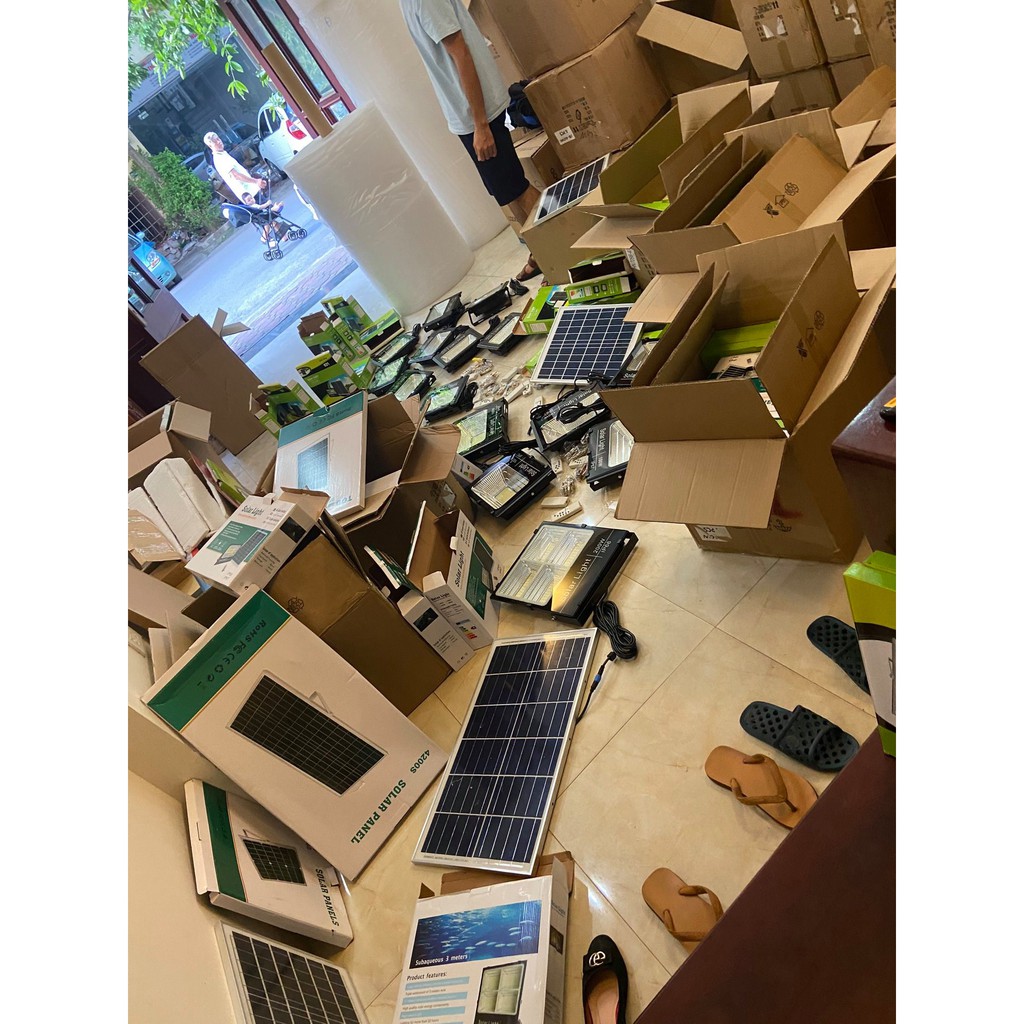 Đèn năng lượng mặt trời 60w  121 led, đúng công suất, bảo hành 3 năm