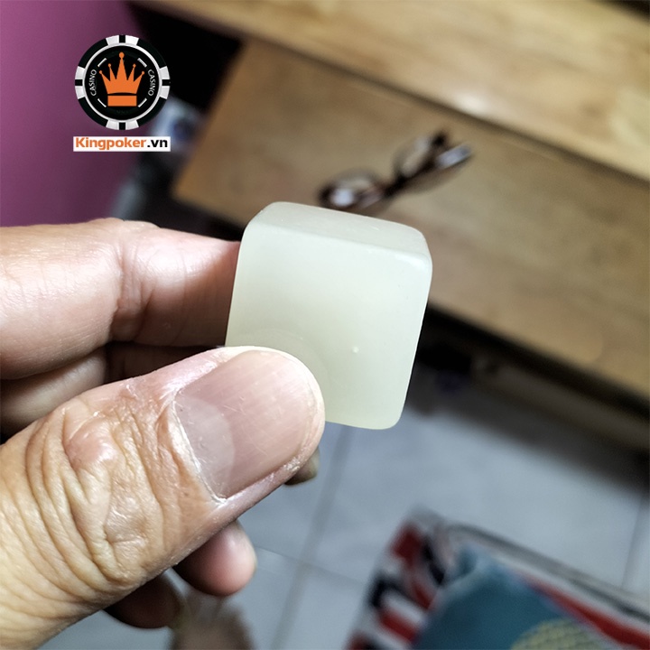 2 Viên xúc xắc trắng không số dạ quang size lớn 25mm