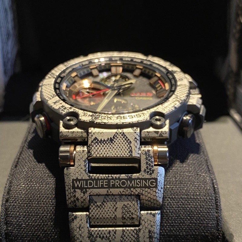 Đồng hồ nam Casio G-shock phiên bản giới hạn MTG-B1000WLP - Kích thước vỏ : 55,8×51,7×14,4mm