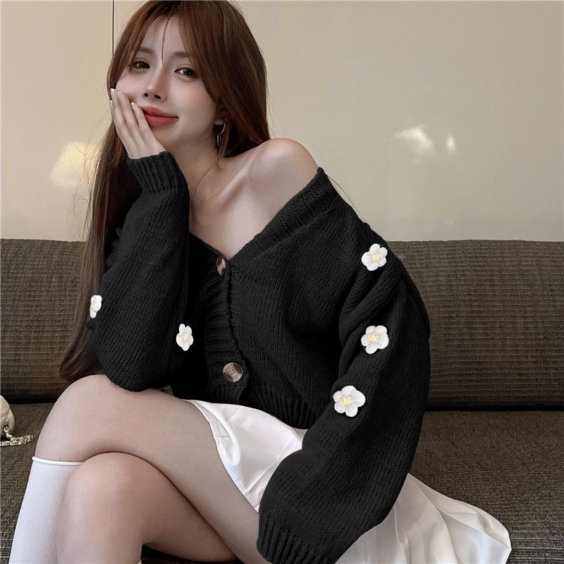 Gaeul store- áo khoác len cardigan croptop 2 khuy mix bông hoa tay áo
